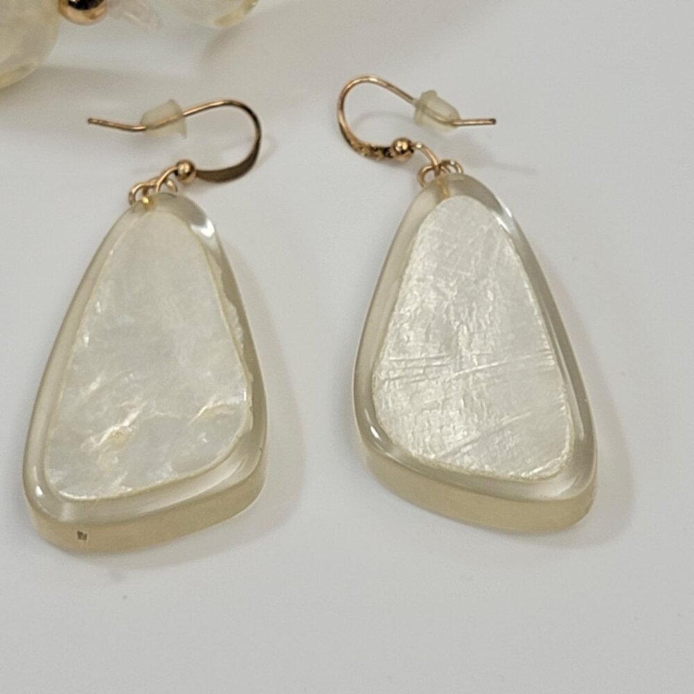 Vintage Lucite Stretch Bracelet & Dangle Earrings Set - Picture 2 of 8